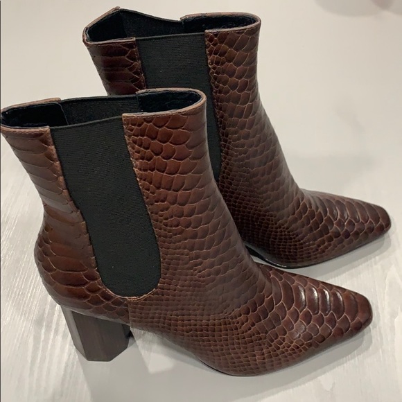 Donald/ Pliner LAILA2 BOOTIE SIZE 8 - Picture 8 of 14